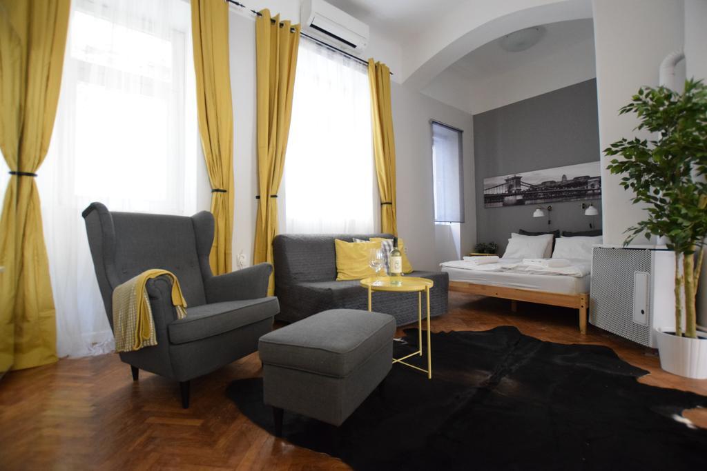 Standard Apartment By Hi5 - Chainbridge Budapest Extérieur photo