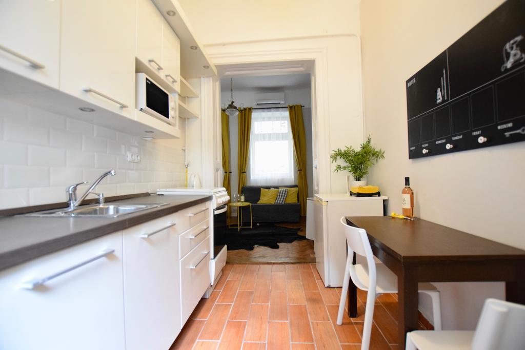 Standard Apartment By Hi5 - Chainbridge Budapest Extérieur photo
