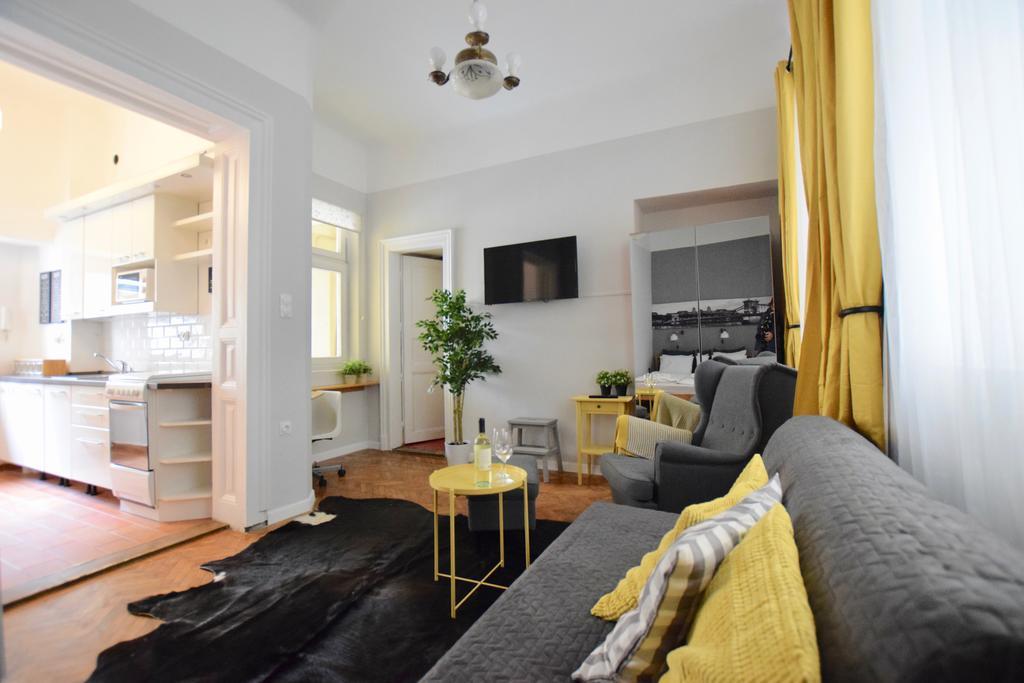 Standard Apartment By Hi5 - Chainbridge Budapest Extérieur photo