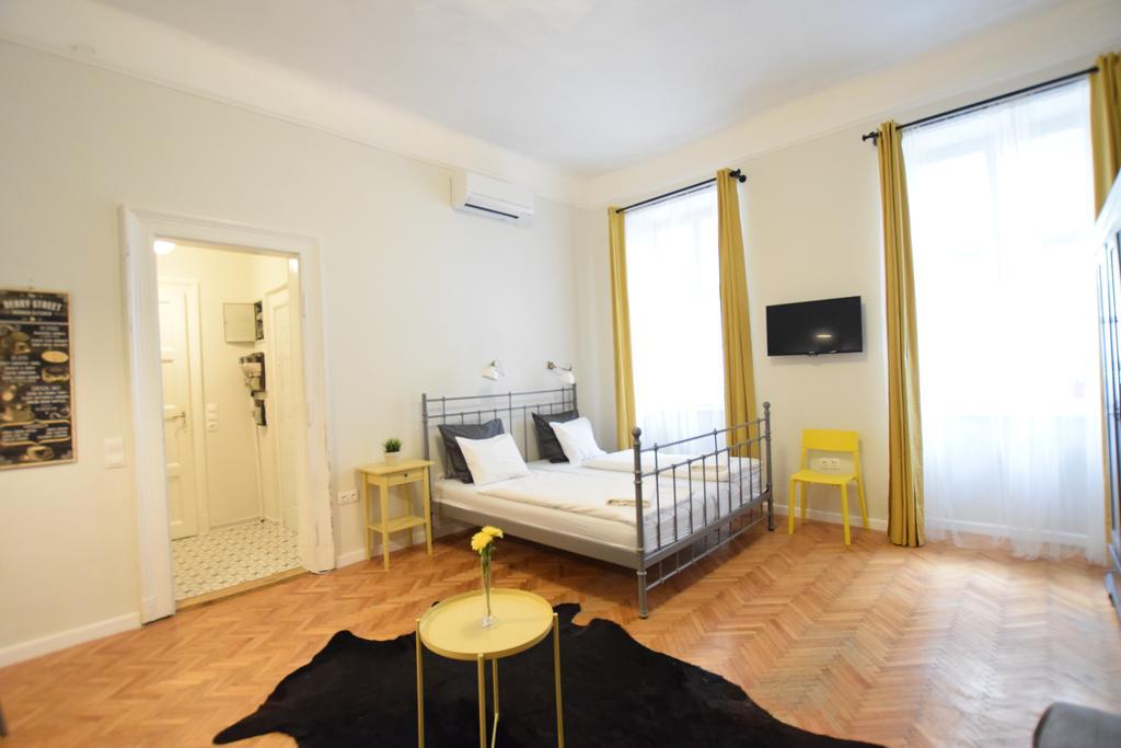 Standard Apartment By Hi5 - Chainbridge Budapest Extérieur photo